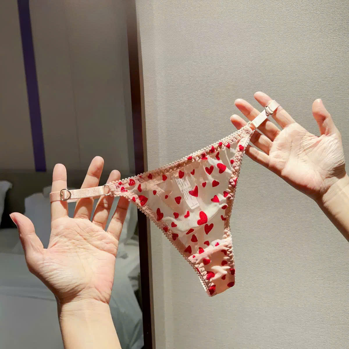 Quần Lót Ren Trái Tim Quyến Rũ