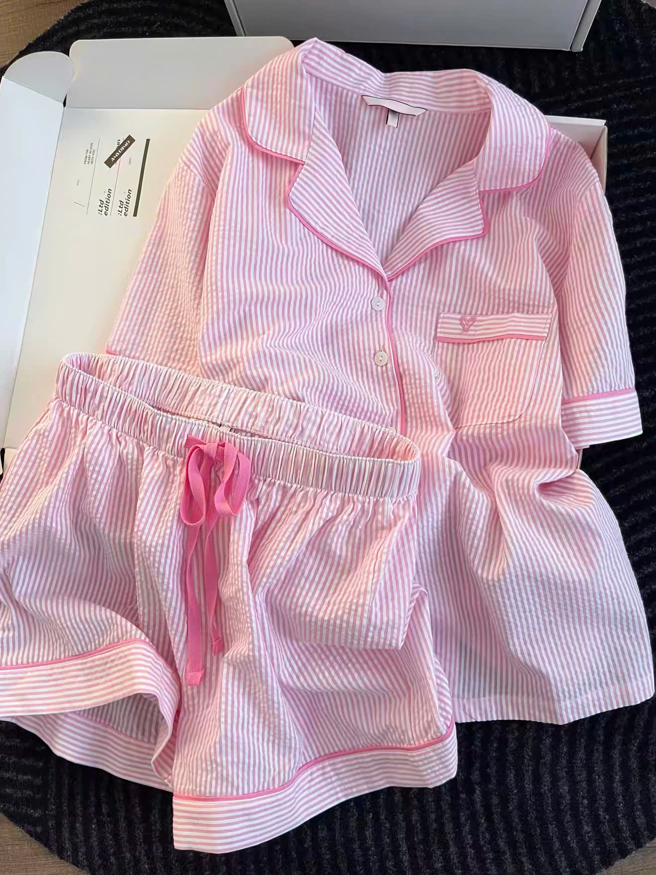 Bộ Pyjama Sọc Đáng Yêu