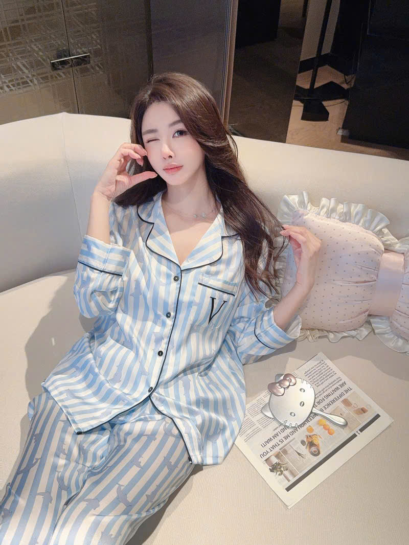 Bộ Pyjama Sọc Họa Tiết Cá Heo